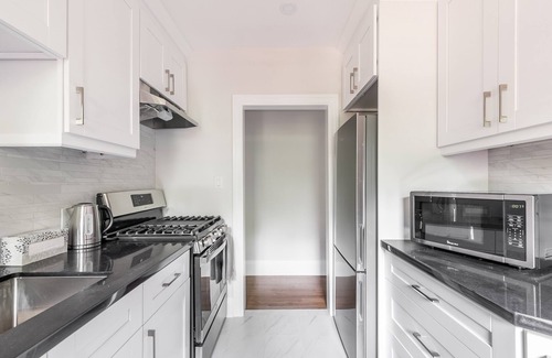 Humewood-Cedarvale Apartment | Bright & Spacious 2BR Apartment near Casa Loma
