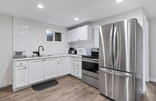 Bonneville Apartment | Bright & Spacious 3-bedroom Apartment in Orem with WiFi, AC, In-Unit Laundry