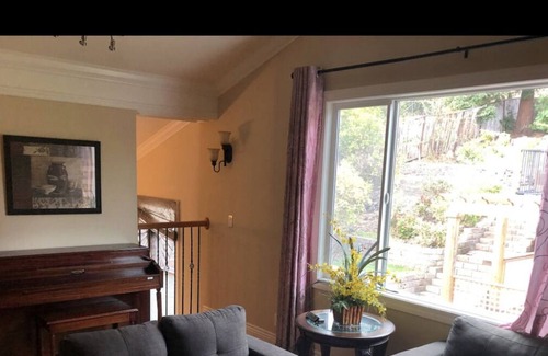 San Pablo House | Bright Spacious Home with Huge Backyard ParK