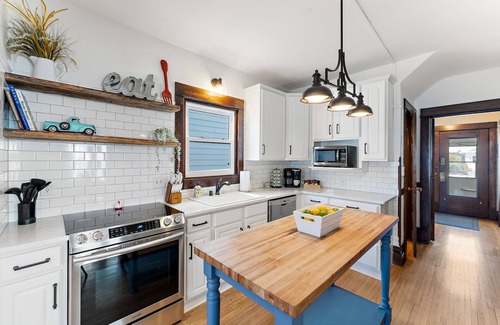 Minneapolis House | Bright, Spacious & Inviting Como Oasis ~ Backyard!