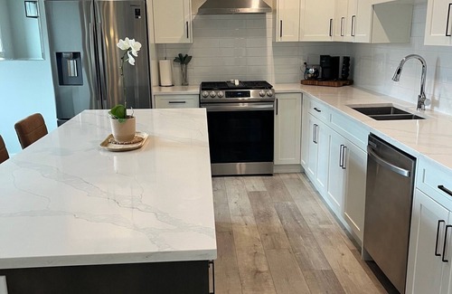 Promontory House | Bright & Spacious Modern Retreat, 12 minute drive to Cultus lake!