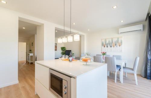 Cedofeita Apartment | Bright & Spacious Retreat with Balcony by HostWise