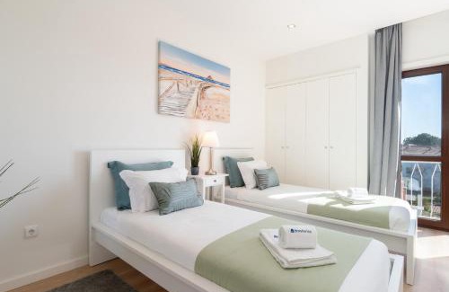 Cedofeita Apartment | Bright & Spacious Retreat with Balcony by HostWise