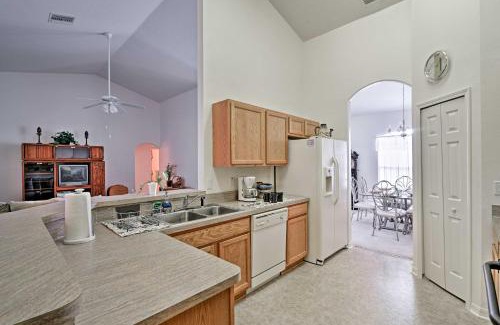 Spring Hill House | Bright Spring Hill Home 5 Mi to Weeki Wachee Park