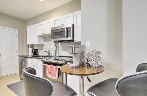Memorial Square Apartment | Bright Springfield Apartment w/2 Balconies!