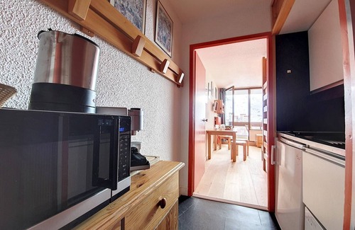 Les Menuires Apartment | Bright Studio at the Foot of the Slopes with Balcony