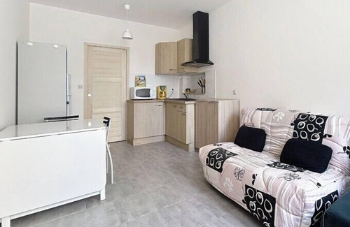 Coursan Apartment | Bright studio in Coursan, close to activities