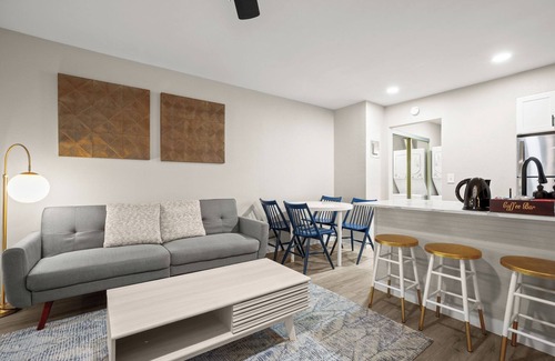 Allandale Apartment | Bright Studio Near Domain Roku TV + Free Parking