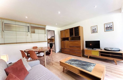Le Pouliguen Apartment | Bright Studio near Beach and Forest with Parking, Le Pouliguen - Sleeps 4