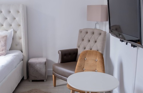 Le Bourget Apartment | Bright studio-Netflix