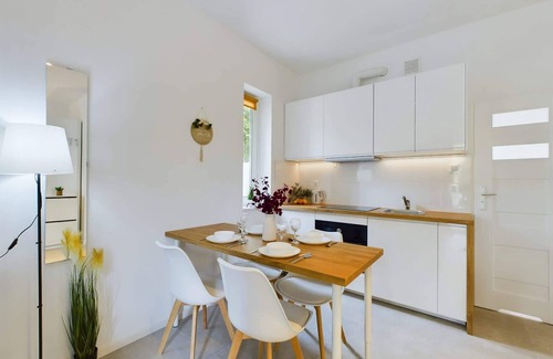 Wlochy Apartment | Bright Studios | Garden | Near Airport | Warsaw