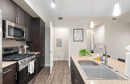 Tempe Apartment | Bright & Stylish 1BR Pool, Gym & Walk to Mill Ave