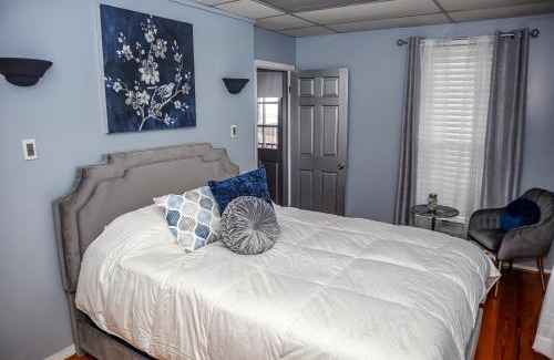 Central Business District Apartment | Bright & Stylish 2-Bedroom Near Downtown Mobile Free Parking