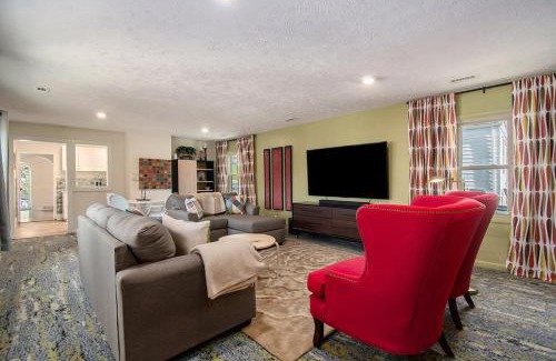 Aksarben - Elmwood Park House | Bright & Stylish 4BR Spot - Close to Downtown Fun