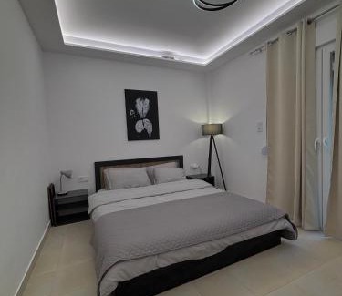 Serres Apartment | Bright & Stylish Apartment in the centre