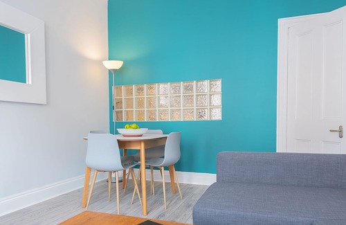 Glasgow Apartment | Bright stylish flat in Queen’s Park