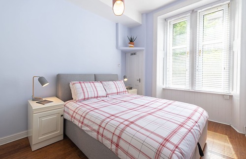 Glasgow Apartment | Bright stylish flat in Queen’s Park
