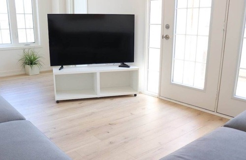Newmarket House | Bright & Stylish home in the heart of Newmarket.