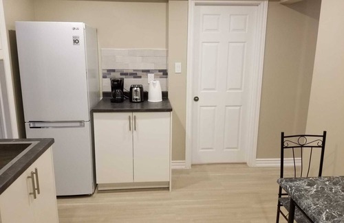 Willowdale House | BRIGHT SUITE Conveniently located