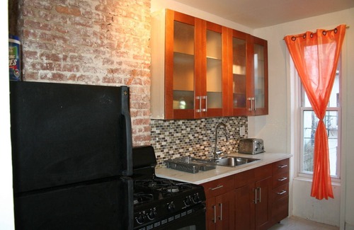 Prospect Lefferts Gardens Apartment | Bright Sunny Spacious 2 BR Corporate Apt in wonderful Brooklyn with WiFi, AC