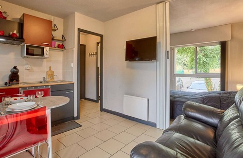 Barbotan-les-Thermes Apartment | Bright T1 bis apartment with terrace, parking and free Wi-Fi