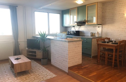 Tours Apartment | Bright T2 overlooking Cher, 8mn from station & center