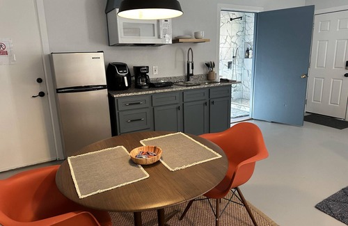Central Oklahoma City Apartment | Bright Trendy Studio 9min to Asia District