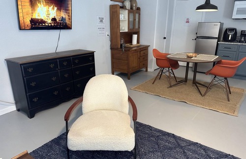 Central Oklahoma City Apartment | Bright Trendy Studio 9min to Asia District