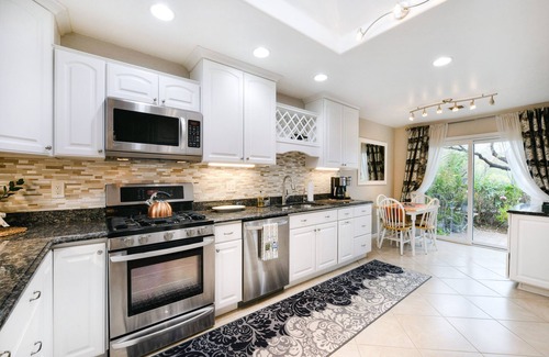 Las Ventanas House | Bright Tucson home near golf & hiking with pool & spa - 30-night stay min.