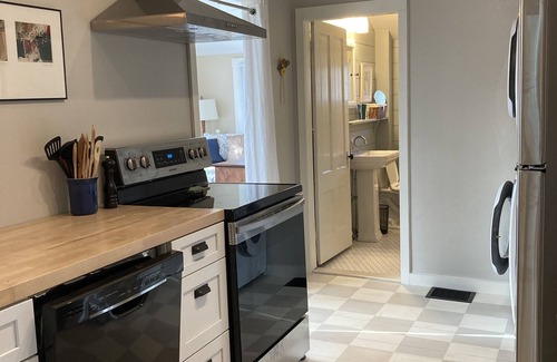 Peaks Island House | Bright, updated century old cottage two blocks from the ocean