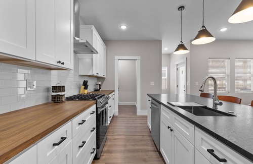 The Gate House | Bright Urban Comfort | JZ Vacation Rentals