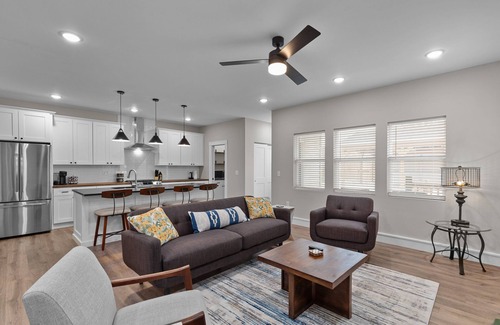 The Gate House | Bright Urban Comfort | JZ Vacation Rentals