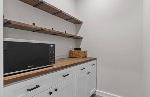 The Gate House | Bright Urban Comfort | JZ Vacation Rentals