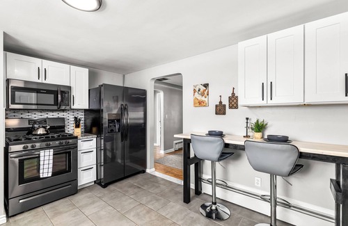 Shelby Township Apartment | Bright & Spacious 2BR | Huge Backyard | Shelby Twp