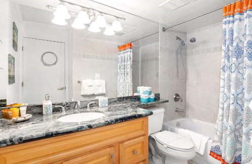 Waikiki Apartment | Bright Waikiki 1BR with Stunning Ocean Views