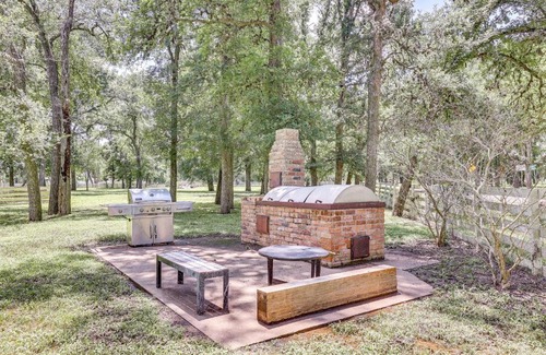 Simonton House | Bright Wallis Cottage with Pergola and Grill!
