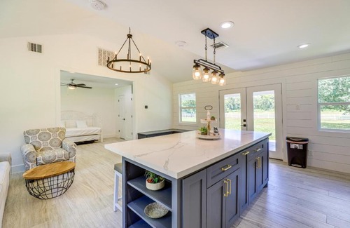 Simonton House | Bright Wallis Cottage with Pergola and Grill!