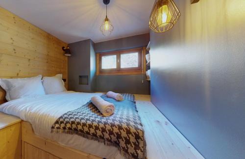 Les Praz-de-Chamonix Apartment | Bright, warm 2BR 2min to gondola, private garden