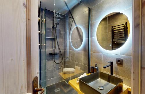 Les Praz-de-Chamonix Apartment | Bright, warm 2BR 2min to gondola, private garden