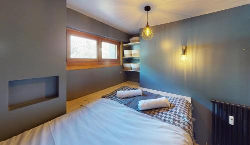 Les Praz-de-Chamonix Apartment | Bright, warm 2BR 2min to gondola, private garden