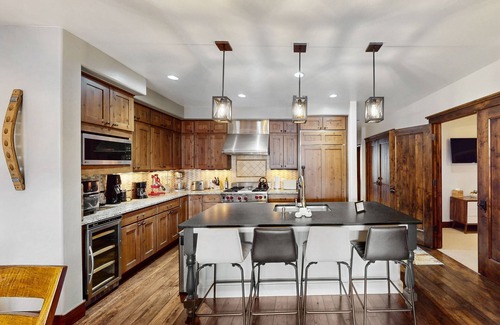 Mountain Village Condo | Bright & Welcoming Mountain Condo in Ski-In/Ski-Out Location w/WiFi & Balcony