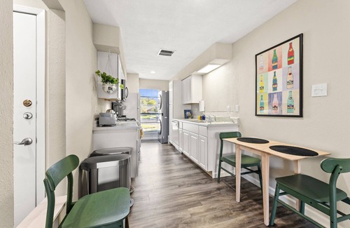 Gracywoods House | Bright, welcoming home minutes from Q2 + Domain