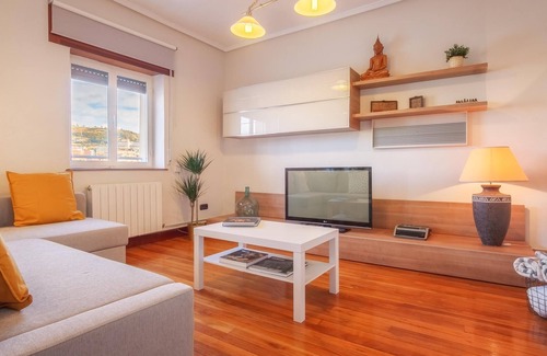 Basurto-Zorroza Apartment | Bright with views of the Bilbao estuary