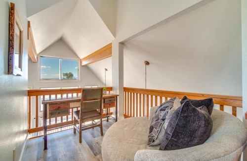 Saratoga House | Bright Wyoming Retreat with Deck and Mountain Views!