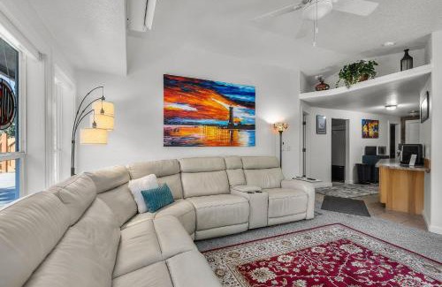 Southeast Bend House | BrightCottage