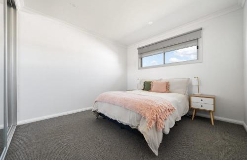 Kelso House | Brilliant Brennan - Modern 4 Bed 2 Bath Home
