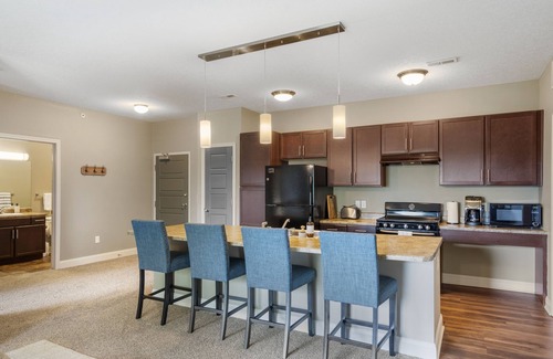 West Des Moines Apartment | Brilliant Ground Floor End Unit Wooded Privacy & Convenience