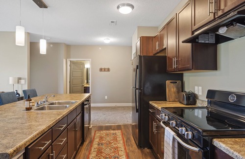 West Des Moines Apartment | Brilliant Ground Floor End Unit Wooded Privacy & Convenience