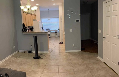Riverview House | Brilliant townhome with WiFi in Riverview