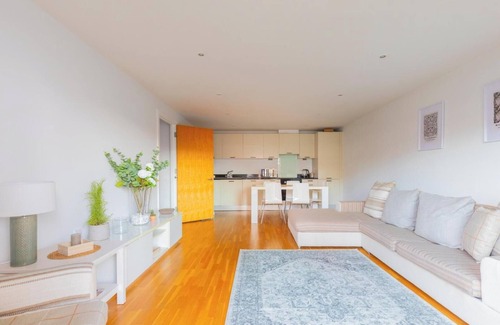 Chaucer Apartment | Brilliantly Located 1BD Flat with Balcony, Borough